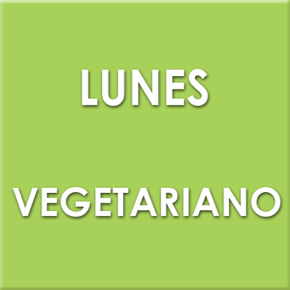 Imagen de Zapallitos rellenos de quinoa, lentejas y zanahoria con salsa blanca + ensalada de rúcula, tomate y huevo